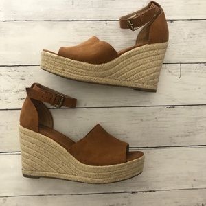 Universal Thread Platform Wedge Sandal